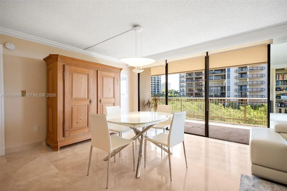 2901 S Bayshore Dr #6A Coconut Grove, FL 33133