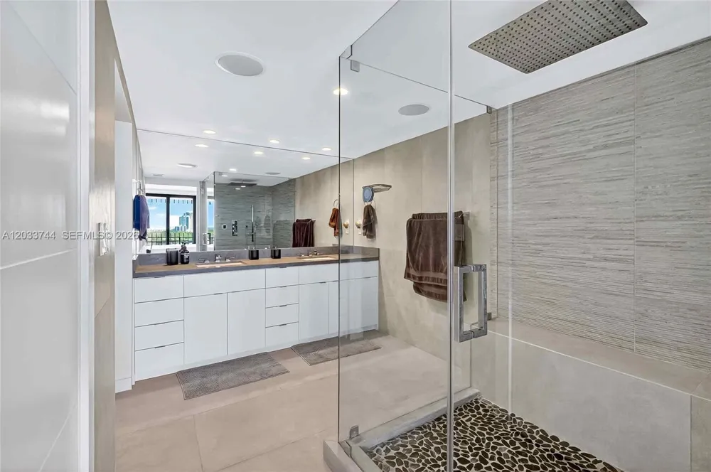 2 Grove Isle Dr #B1210 Miami, FL 33133