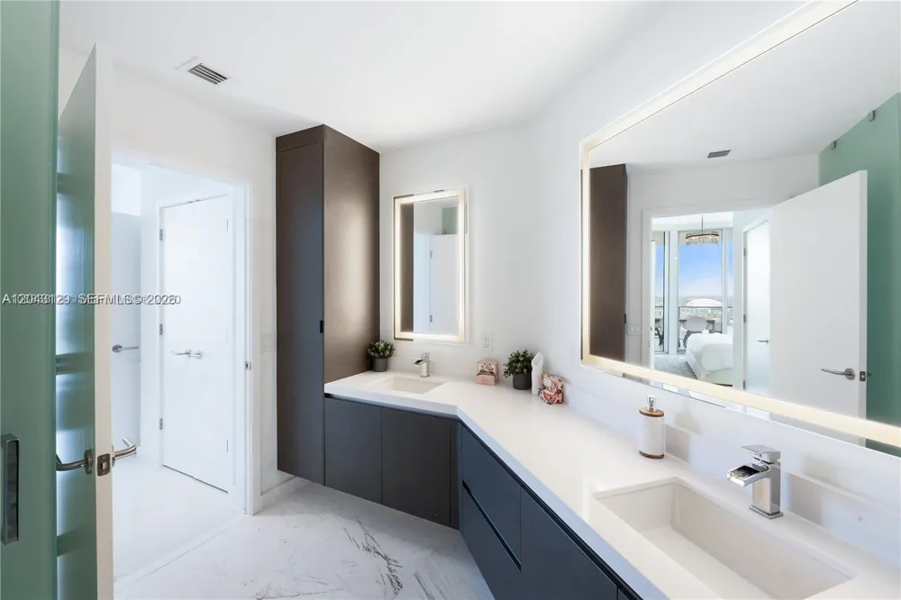 851 NE 1st Ave #3308 Miami, FL 33132