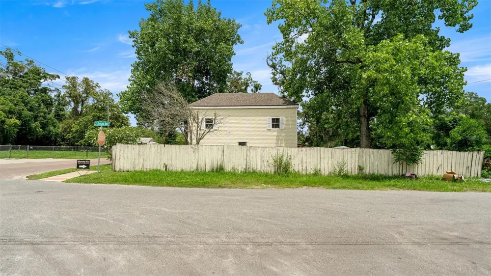 10107 S DIVISION AVENUE Hampton, FL 32044