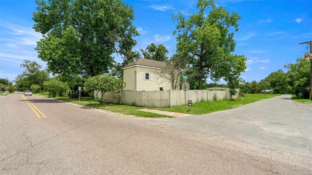 10107 S DIVISION AVENUE Hampton, FL 32044