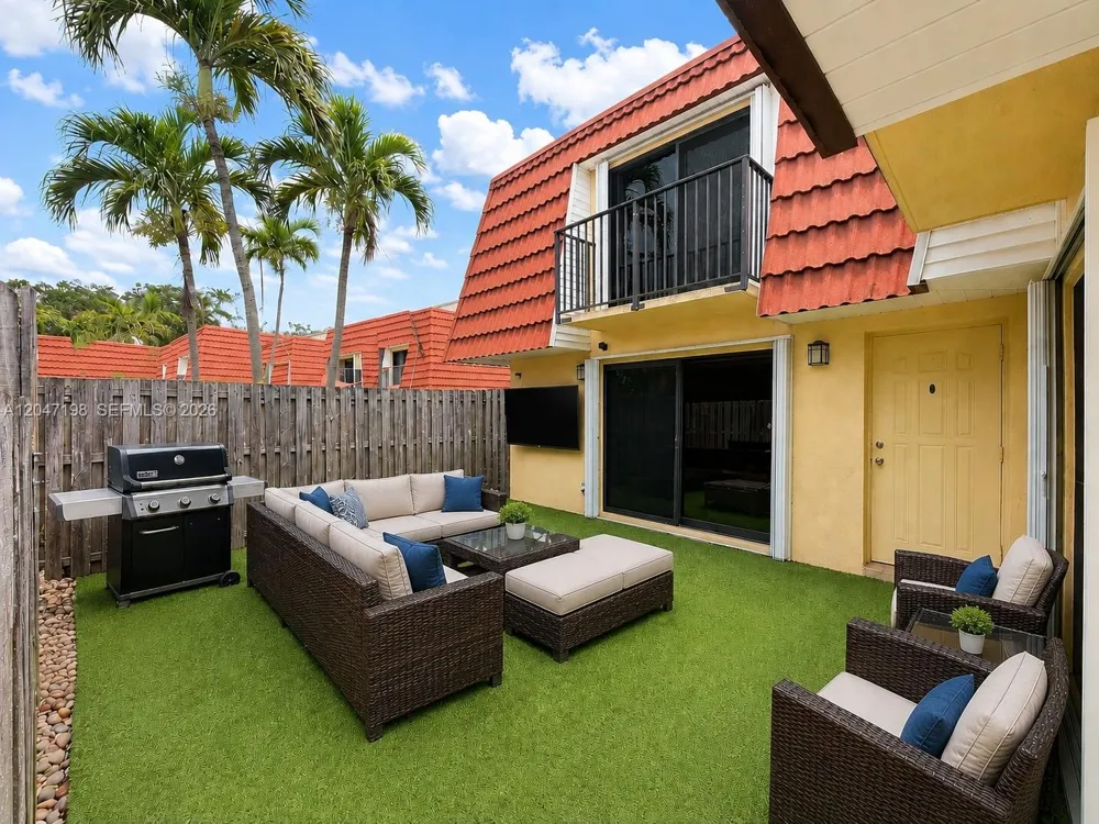 9955 NW 6th Ct Plantation, FL 33324