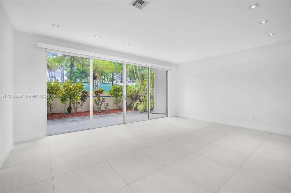 21391 Marina Cove Cir #14-K Aventura, FL 33180