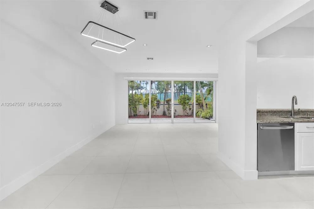21391 Marina Cove Cir #14-K Aventura, FL 33180