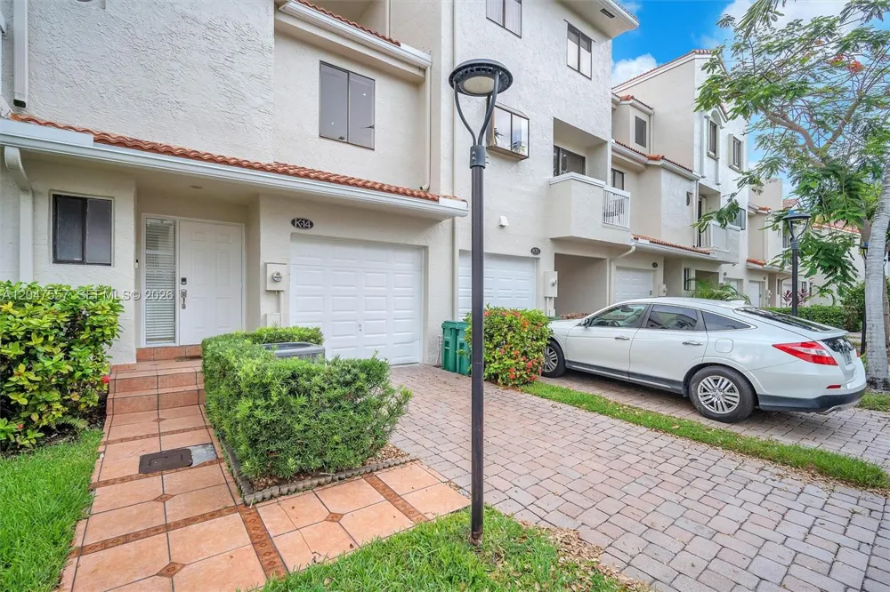 21391 Marina Cove Cir #14-K Aventura, FL 33180