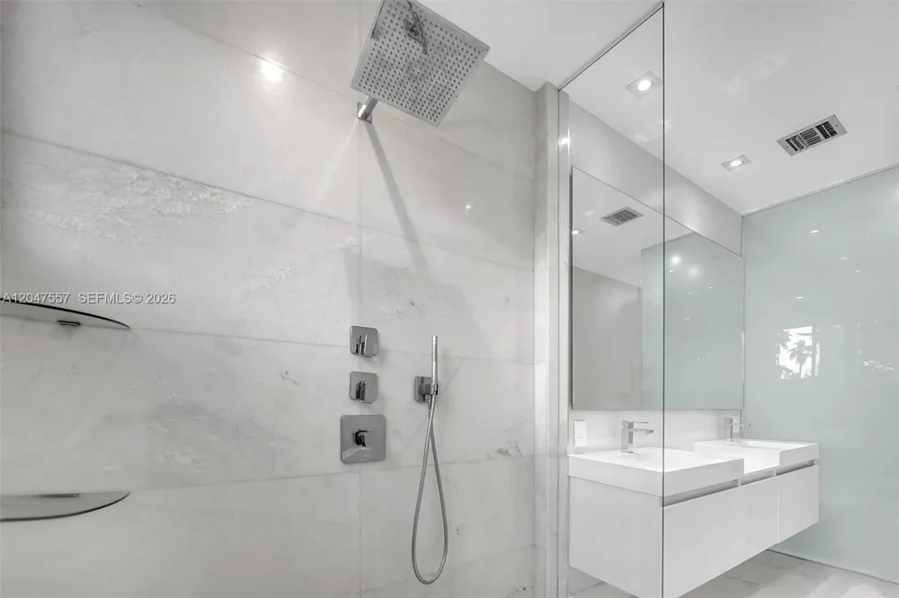 21391 Marina Cove Cir #14-K Aventura, FL 33180
