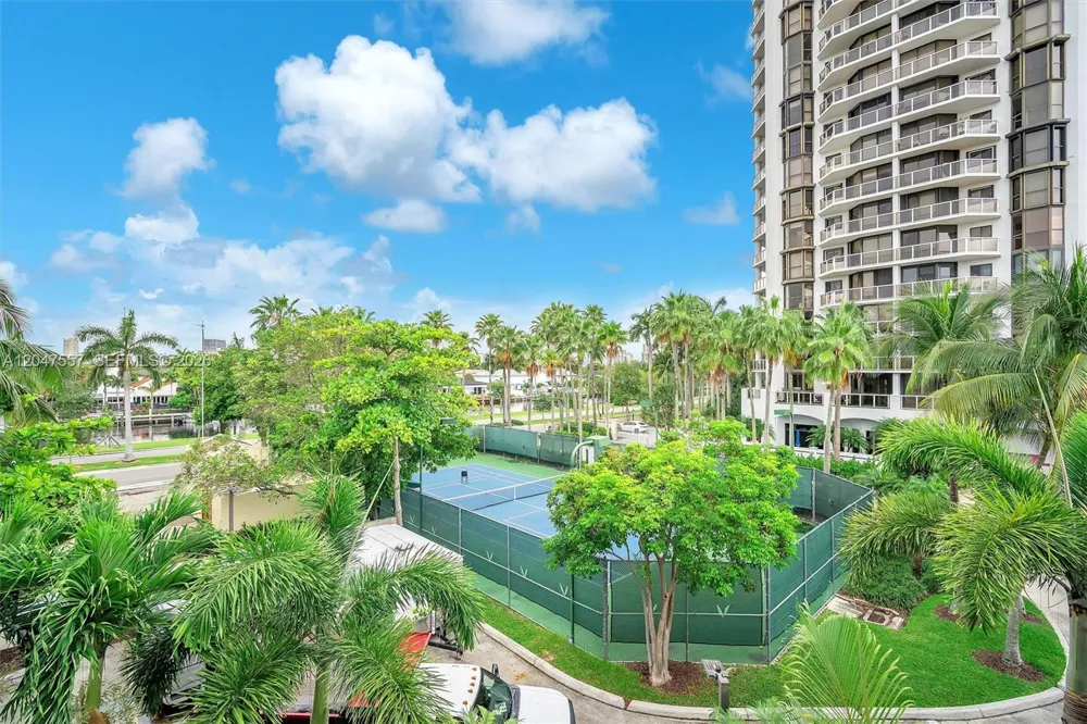 21391 Marina Cove Cir #14-K Aventura, FL 33180