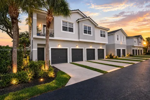 3107 Grandiflora Dr