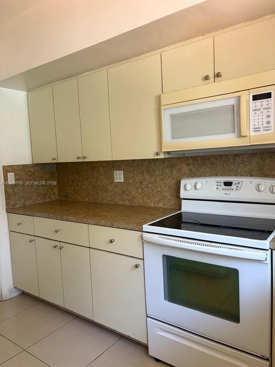 1040 92nd St #2 Bay Harbor Islands, FL 33154