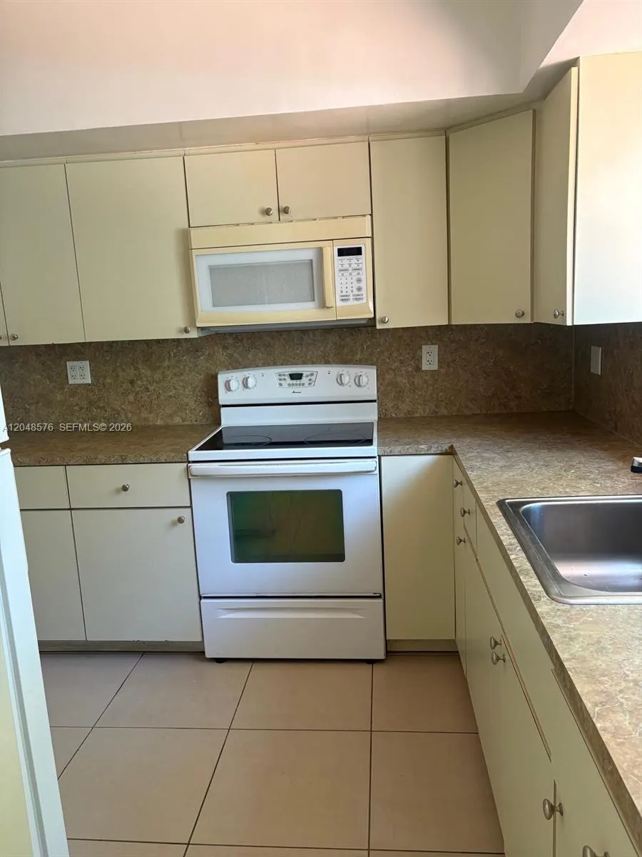 1040 92nd St #2 Bay Harbor Islands, FL 33154