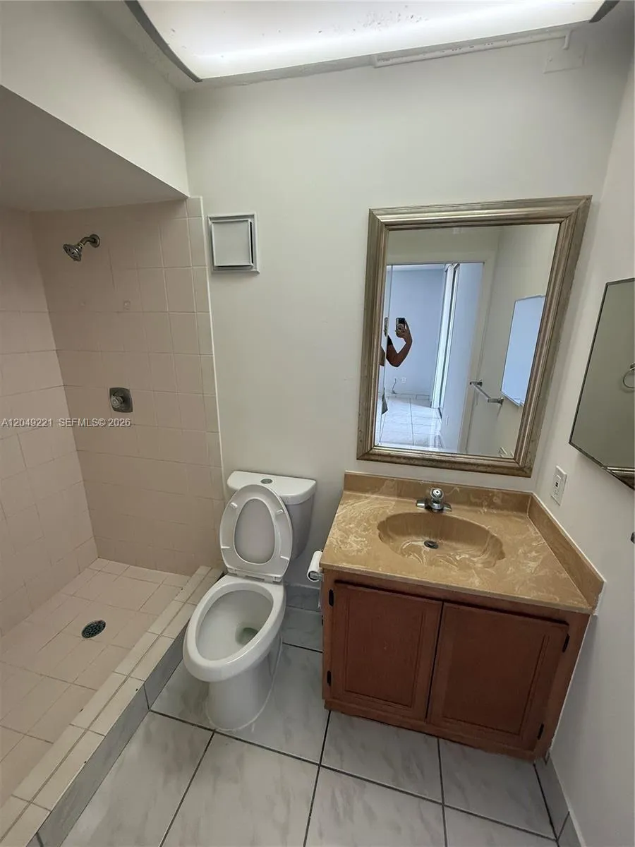 8625 NW 8th St #420 Miami, FL 33126