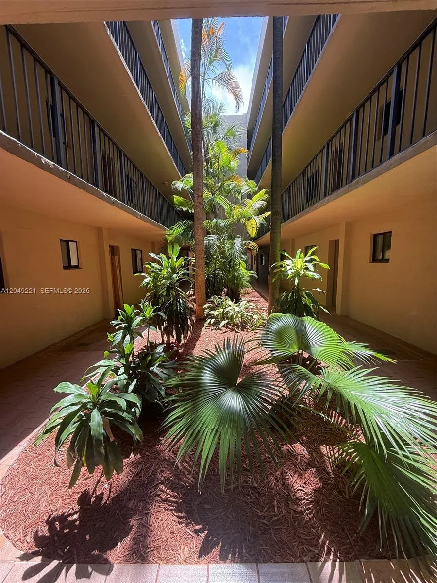 8625 NW 8th St #420 Miami, FL 33126