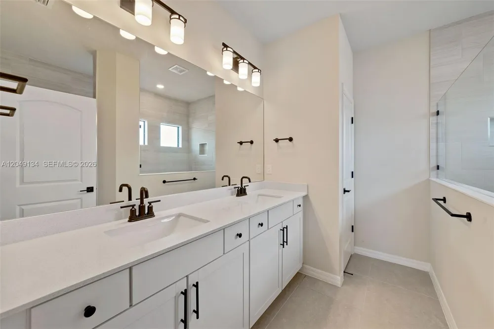 4470 Waterside Dr Oakland Park, FL 33309