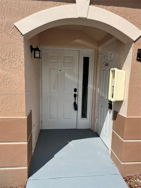 1261 SE 27th St #104