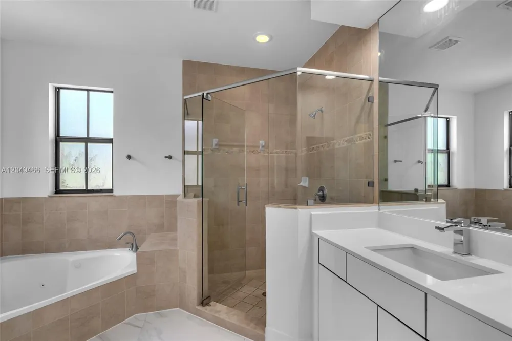 8850 NW 99th Path Doral, FL 33178