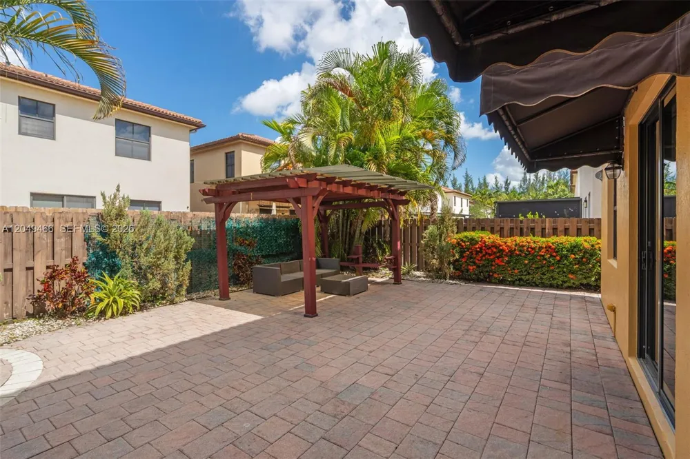 8850 NW 99th Path Doral, FL 33178