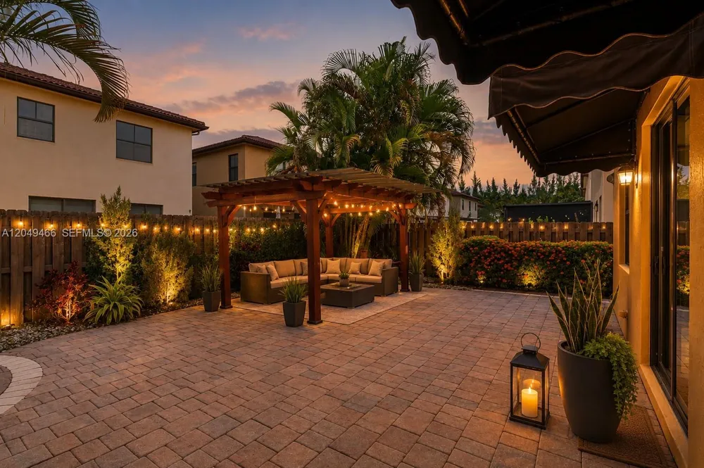 8850 NW 99th Path Doral, FL 33178