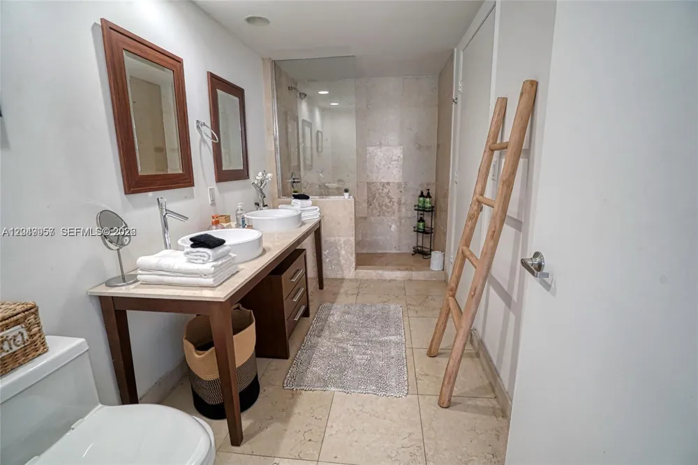 485 Brickell Ave #1701 Miami, FL 33131