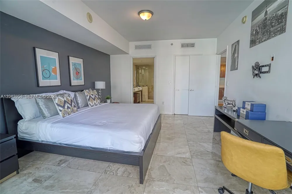 485 Brickell Ave #1701 Miami, FL 33131