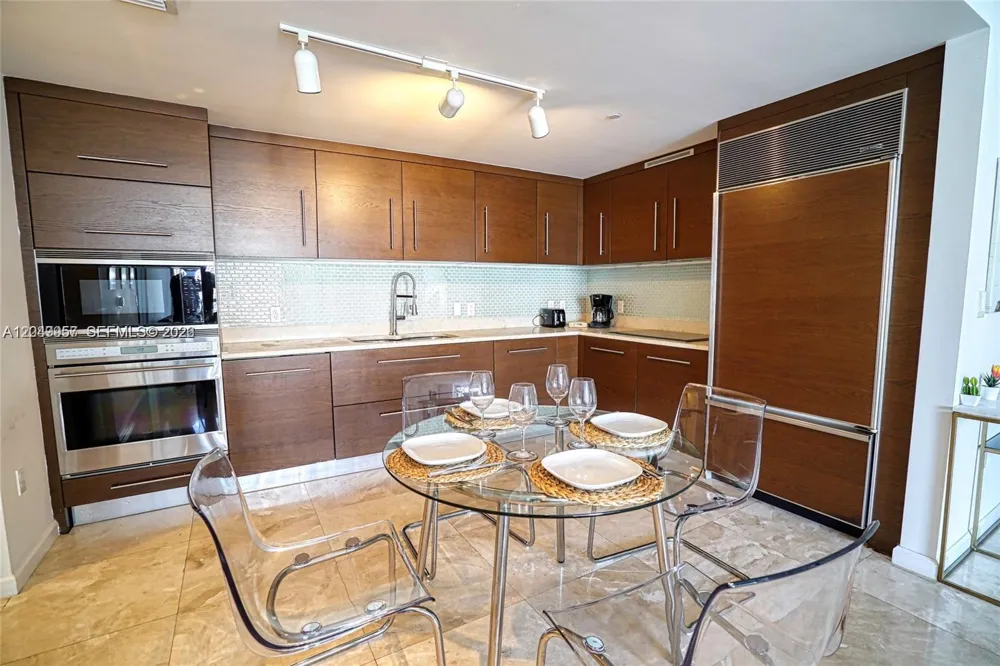 485 Brickell Ave #1701 Miami, FL 33131