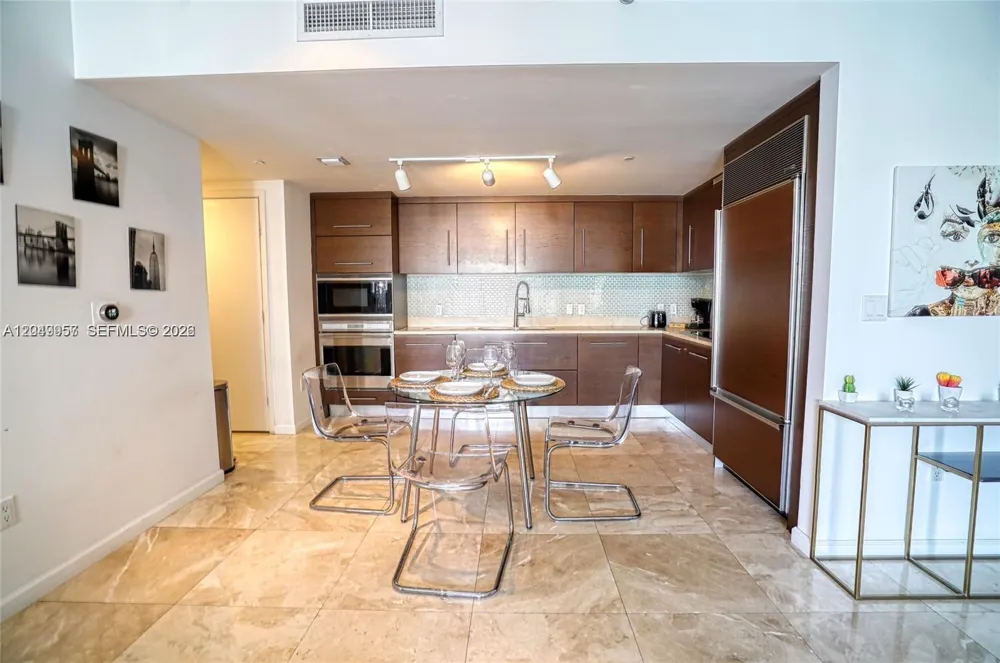 485 Brickell Ave #1701 Miami, FL 33131