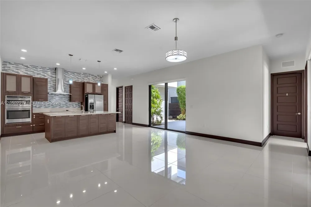 15455 NW 88th Ct Miami Lakes, FL 33018