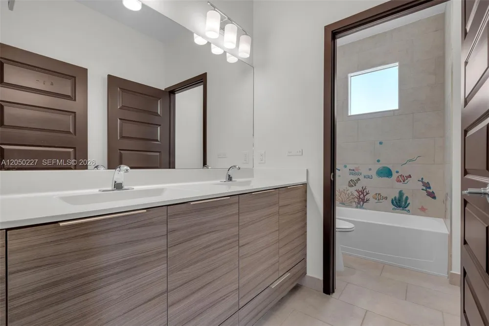 15455 NW 88th Ct Miami Lakes, FL 33018