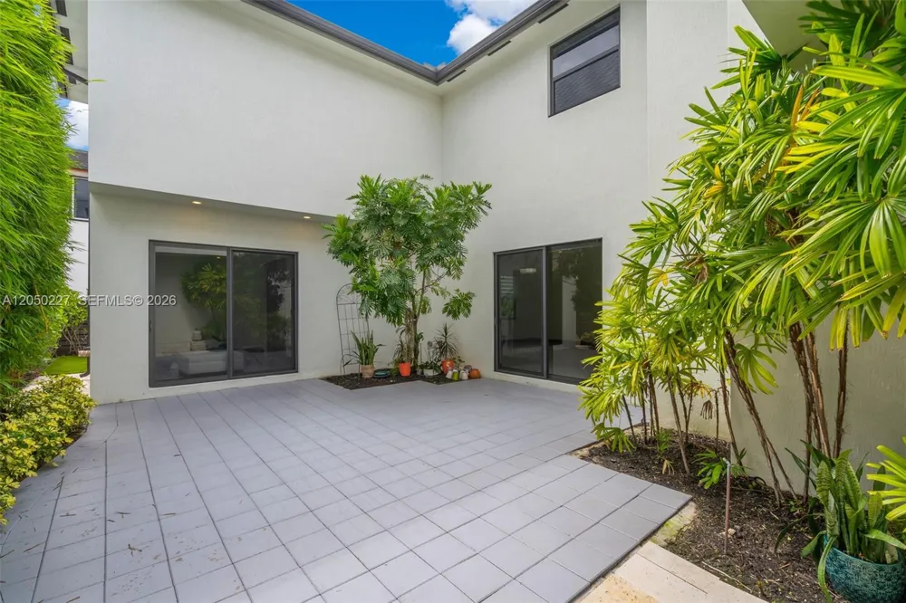 15455 NW 88th Ct Miami Lakes, FL 33018
