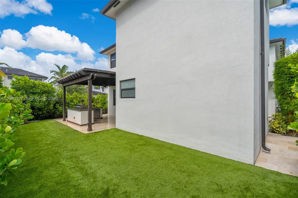 15455 NW 88th Ct Miami Lakes, FL 33018