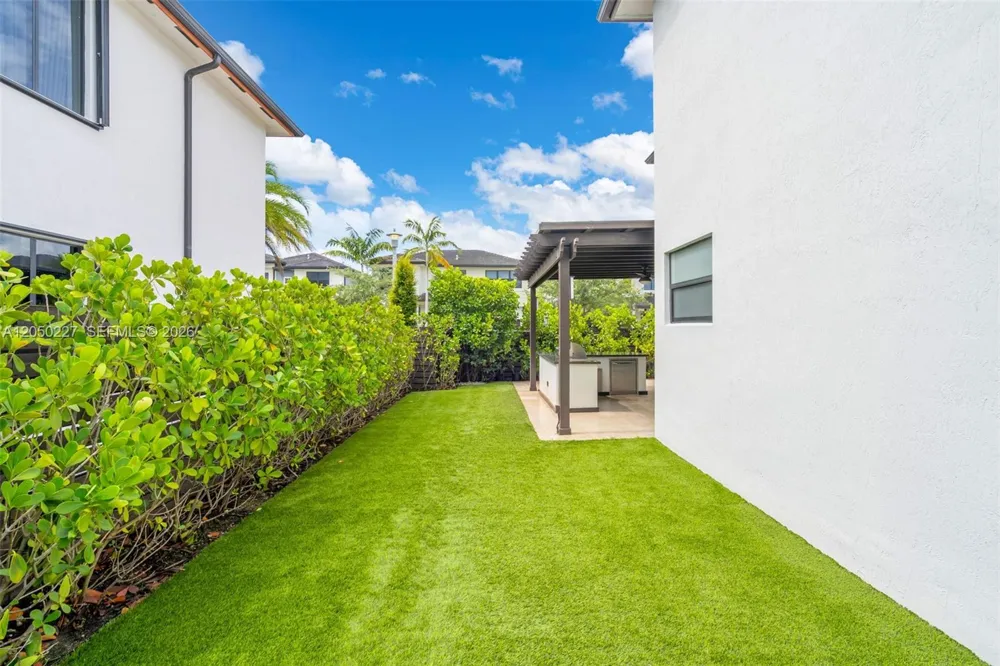 15455 NW 88th Ct Miami Lakes, FL 33018