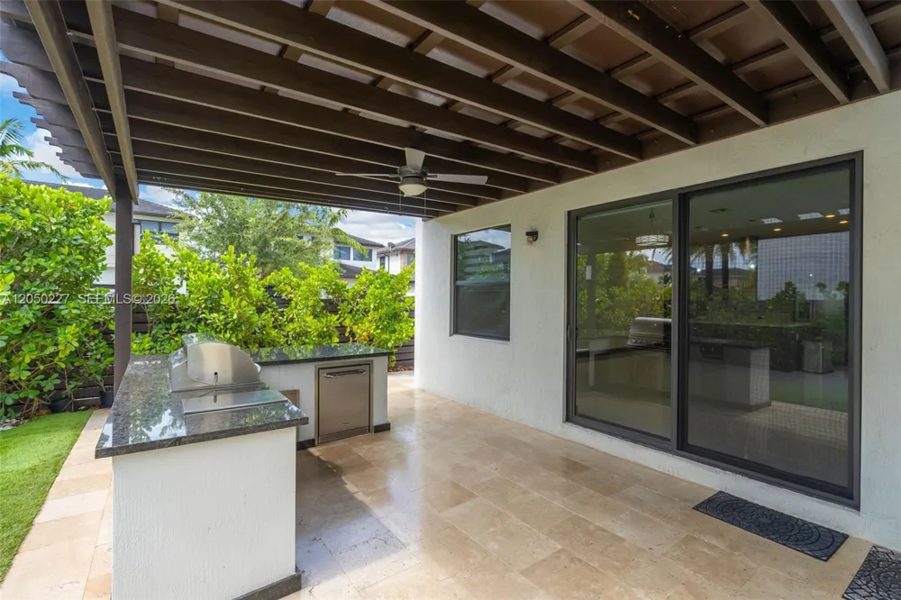 15455 NW 88th Ct Miami Lakes, FL 33018