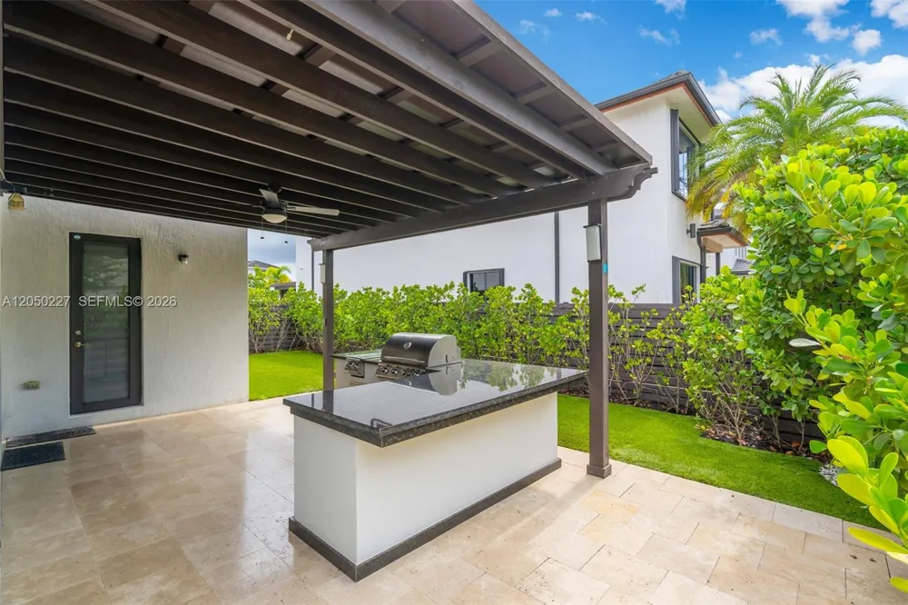 15455 NW 88th Ct Miami Lakes, FL 33018