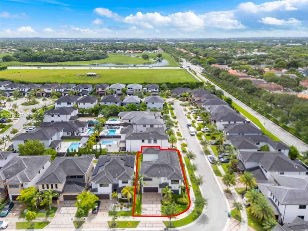 15455 NW 88th Ct Miami Lakes, FL 33018