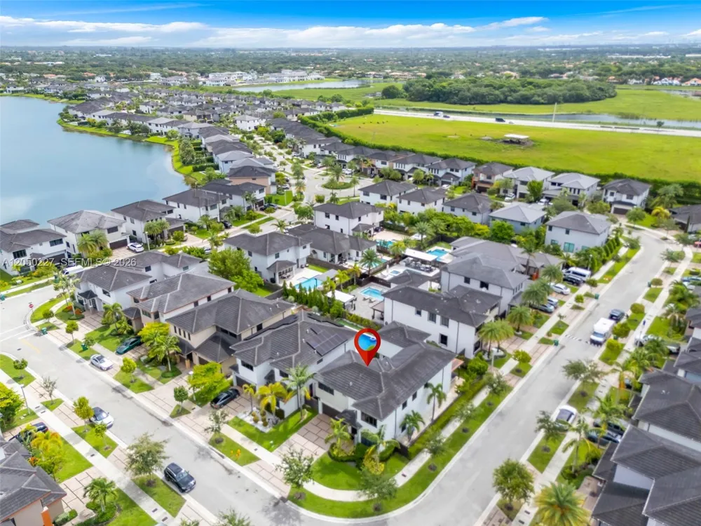 15455 NW 88th Ct Miami Lakes, FL 33018