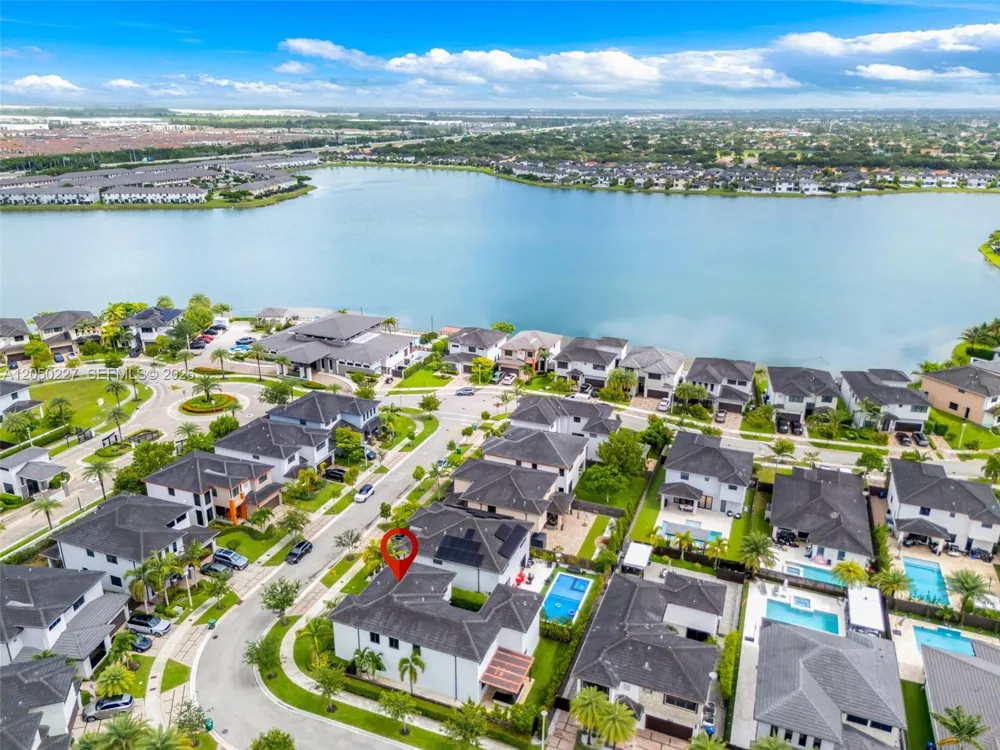 15455 NW 88th Ct Miami Lakes, FL 33018