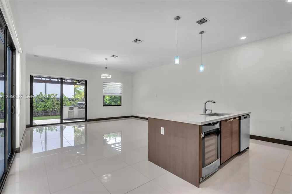 15455 NW 88th Ct Miami Lakes, FL 33018