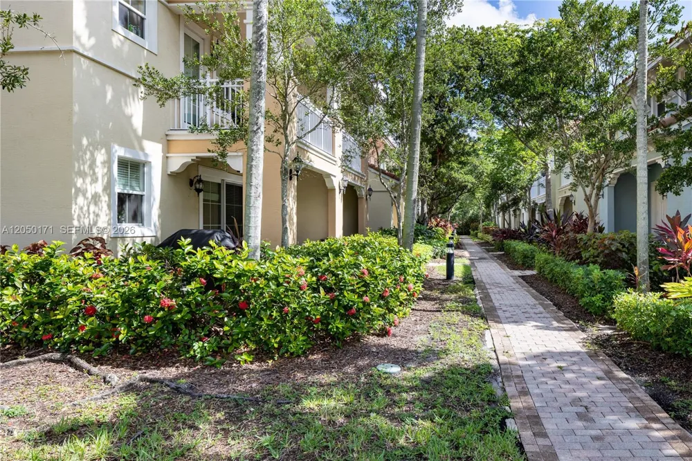 3300 NW 126th Ter Sunrise, FL 33323
