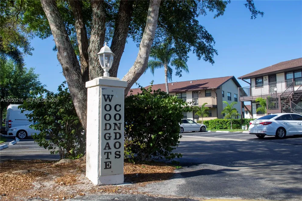 5236 Treetops Drive #L-104 Naples, FL 34113