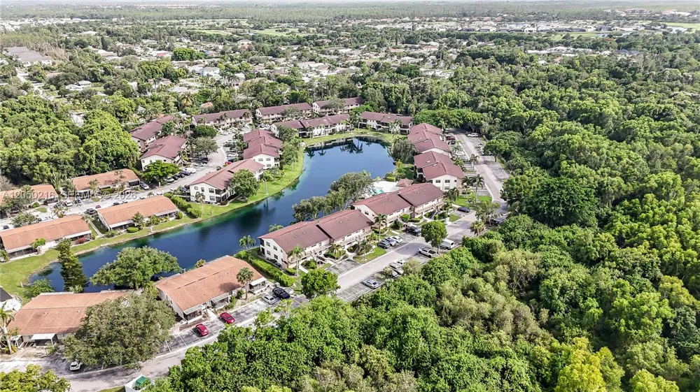 5236 Treetops Drive #L-104 Naples, FL 34113
