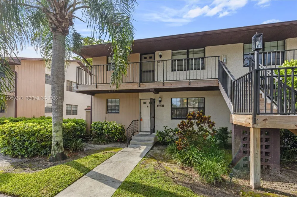 5236 Treetops Drive #L-104 Naples, FL 34113