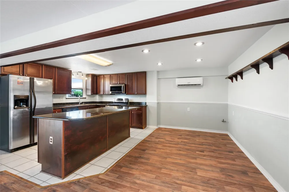 920 Bonita Street Bayou Vista, TX 77563