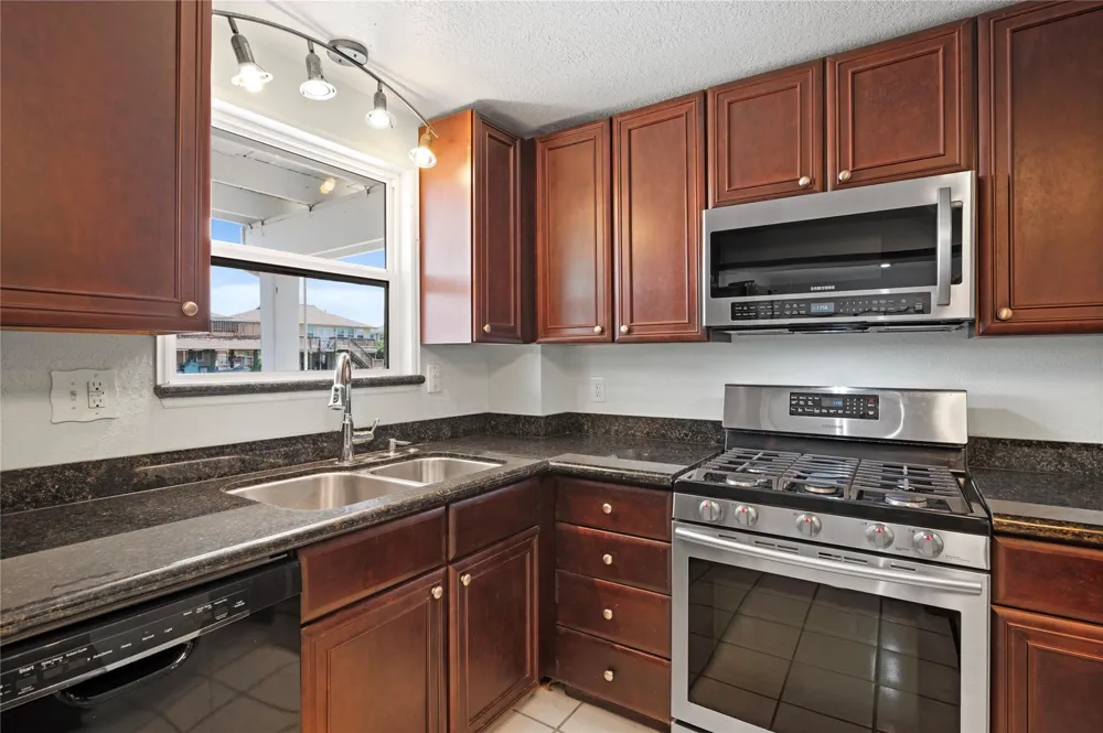 920 Bonita Street Bayou Vista, TX 77563