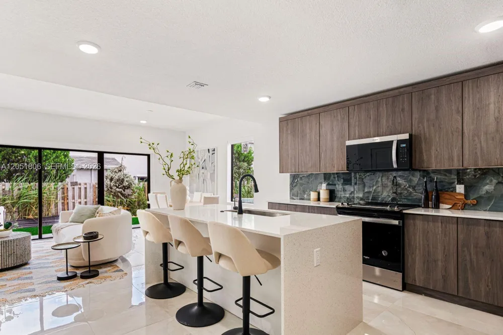 524 NW 14 CT Florida City, FL 33034