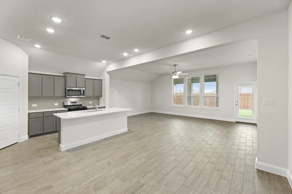 117 Meadow Road Balch Springs, TX 75181