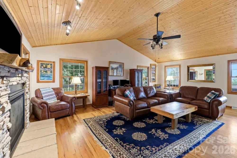 241 Alta Vista Drive Candler, NC 28715