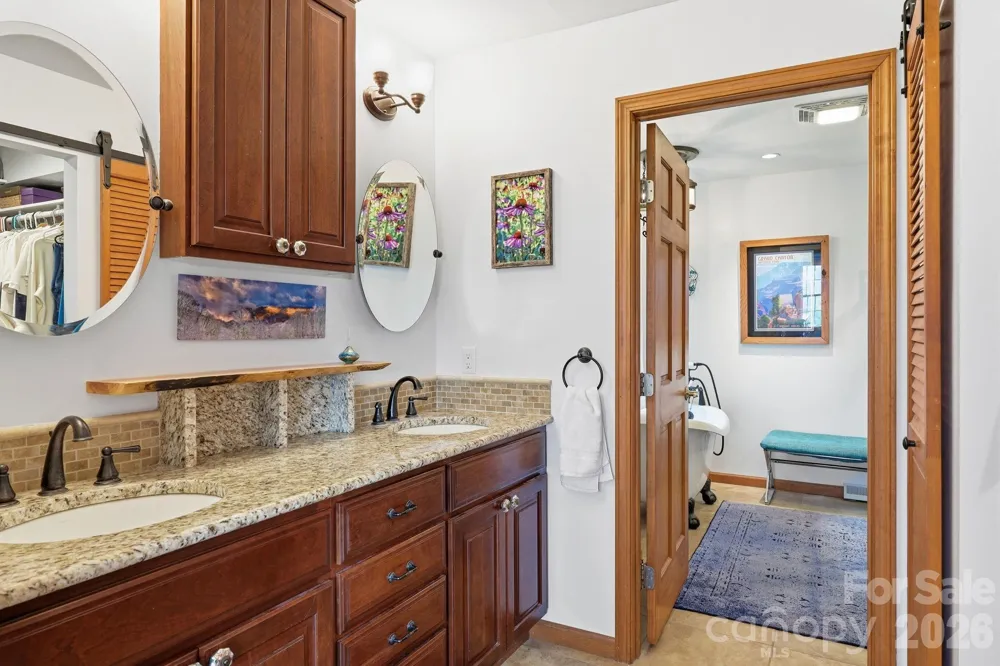 241 Alta Vista Drive Candler, NC 28715