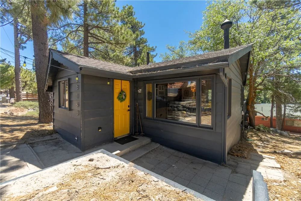 33163 Holcomb Creek Green Valley Lake, CA 92341