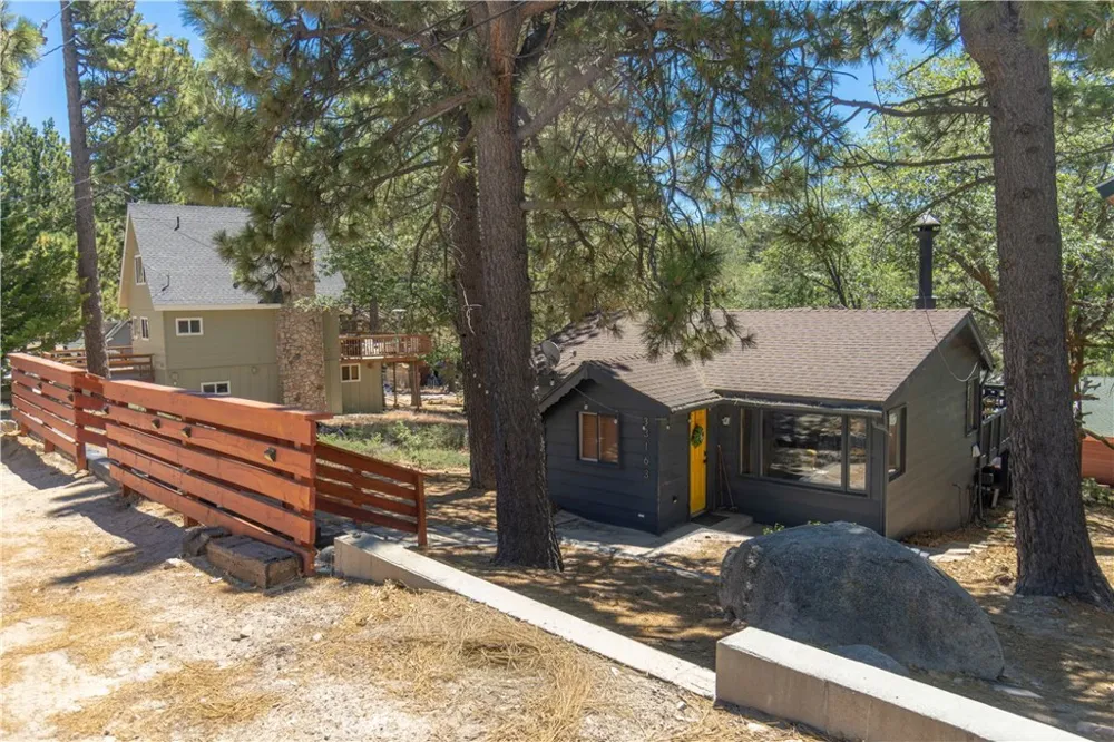 33163 Holcomb Creek Green Valley Lake, CA 92341