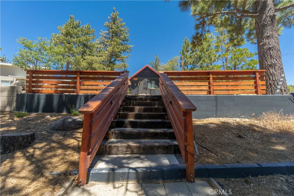 33163 Holcomb Creek Green Valley Lake, CA 92341