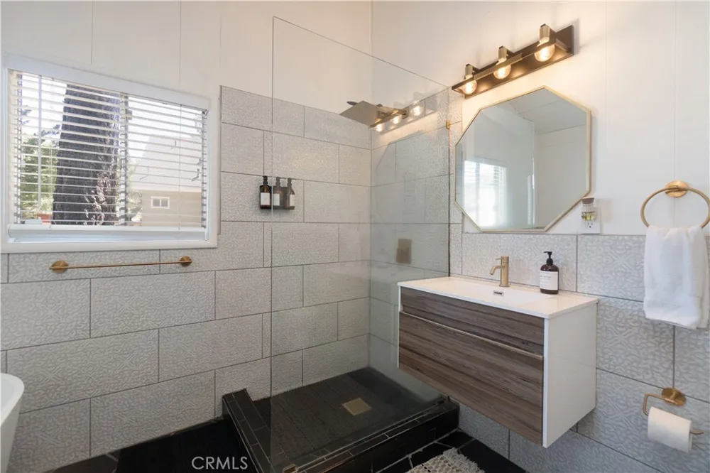 33163 Holcomb Creek Green Valley Lake, CA 92341